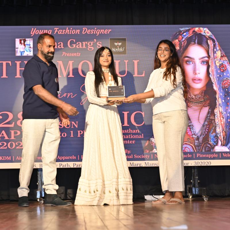 A Proud Moment for Isha Garg: Honored for Excellence in Fashion Design at IIIKDM